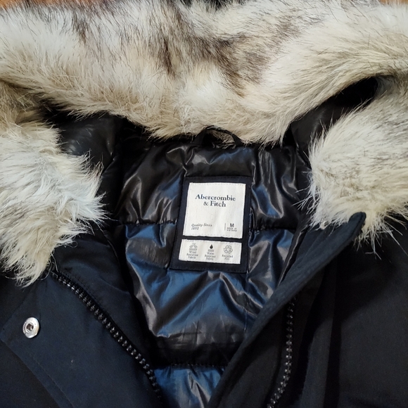 Black Abercrombie & Fitch jacket size medium faux fur lined Hood long and comfy - Picture 3 of 5